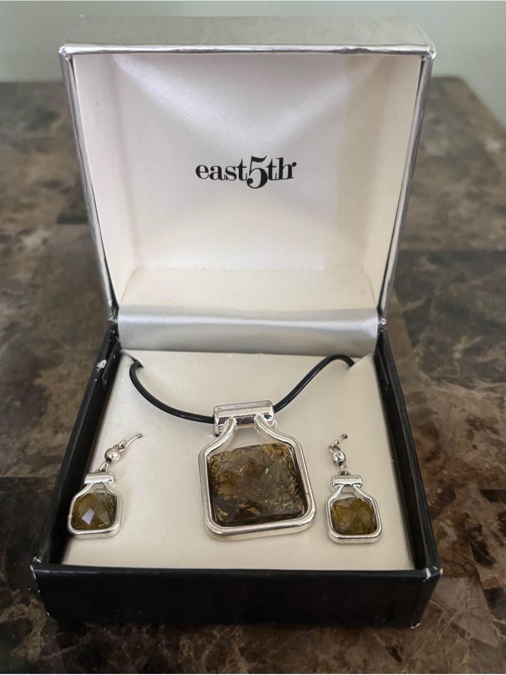 East 5th Pendant Necklace Earring Set Green Square Textured Glass Jewelry New